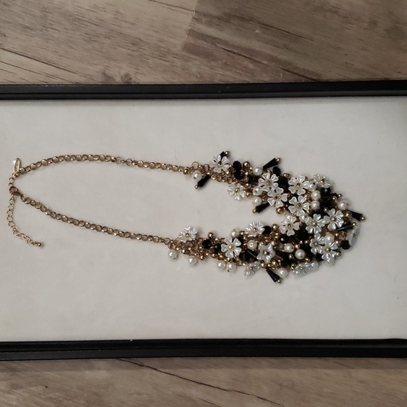 Natasha design with Black beads and White flowers and pearls. - Picture 1 of 6